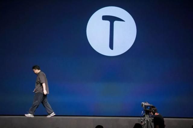 罗永浩的T系列手机成传说，曾斥资两百万收购域名T.TT